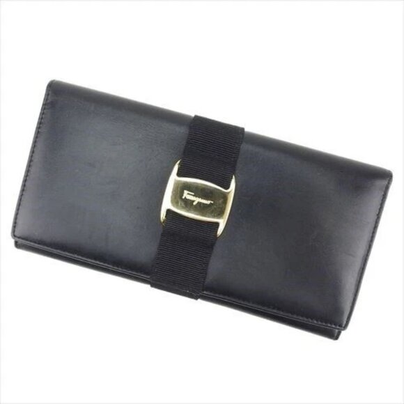 Salvatore Ferragamo Wallet Purse Vera Black leather Woman Authentic Used T9106